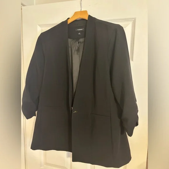 Black Torrid Blazer, Ruched Sleeves, Size 1. - Picture 5 of 6